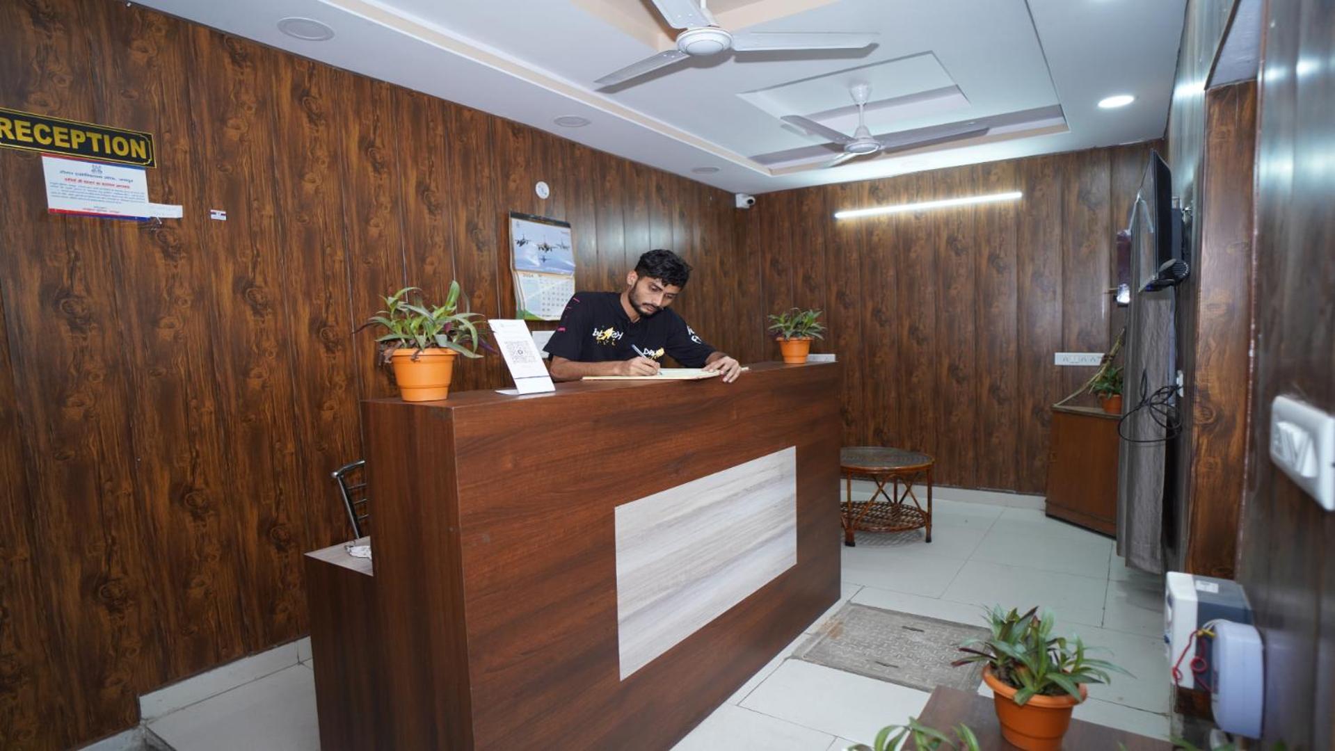 Hotel Apoorv - Near Jaipur Railway Station Kültér fotó